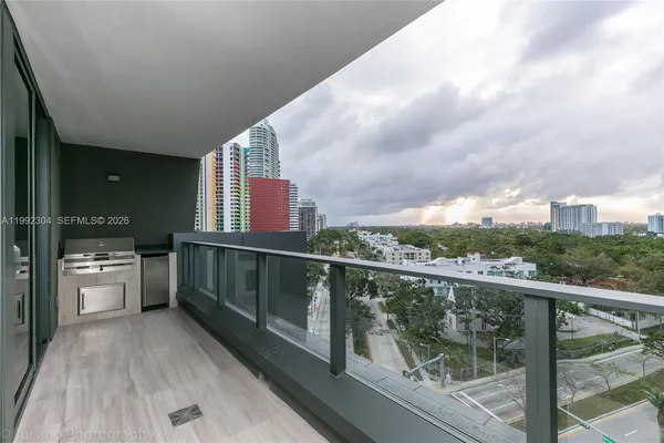 $6,500 | 1451 Brickell Avenue, Unit 905, Miami, FL 33131