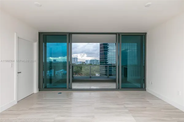 $6,500 | 1451 Brickell Avenue, Unit 905, Miami, FL 33131