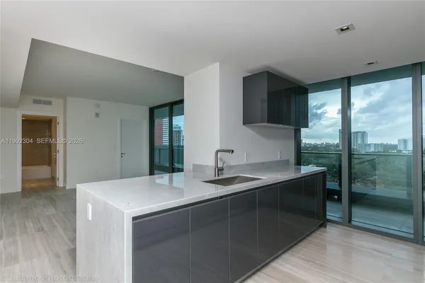 $6,500 | 1451 Brickell Avenue, Unit 905, Miami, FL 33131