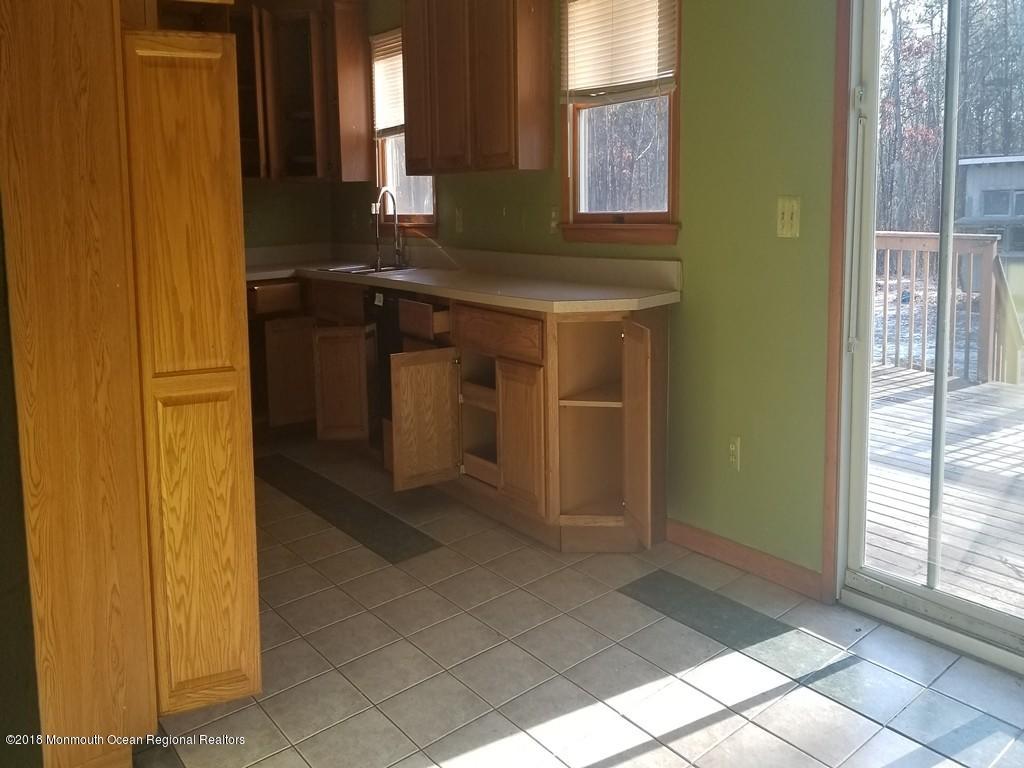379 Old Tavern Road Howell, NJ 07731 - Photo 4 of 10 20180118_145846