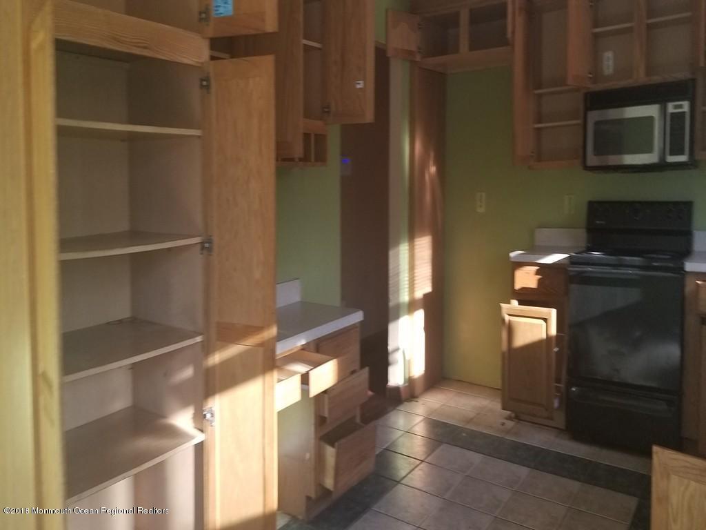 379 Old Tavern Road Howell, NJ 07731 - Photo 5 of 10 20180118_145927