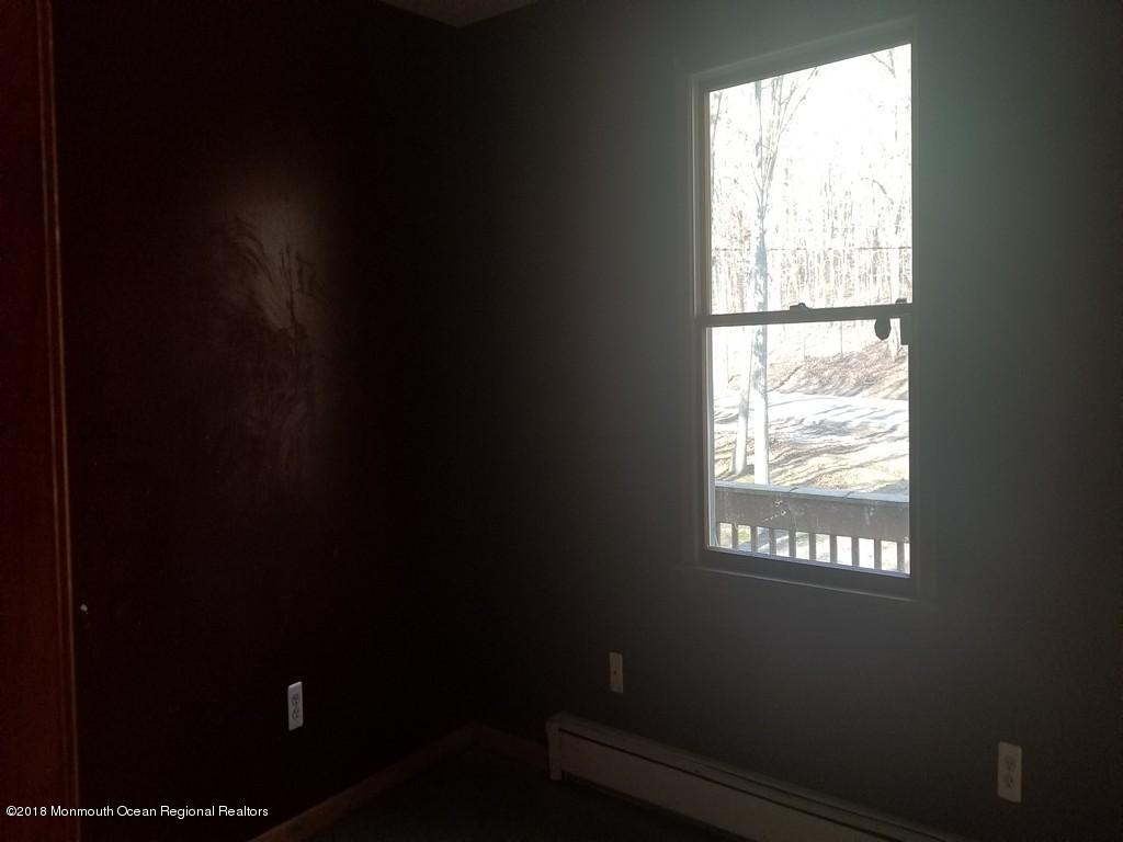 379 Old Tavern Road Howell, NJ 07731 - Photo 7 of 10 20180118_150157