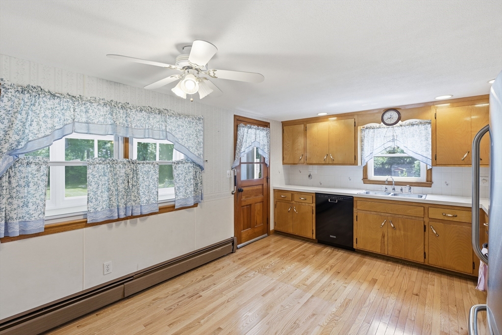 335 Pelham Road Dracut, MA 01826 - Photo 9 of 30