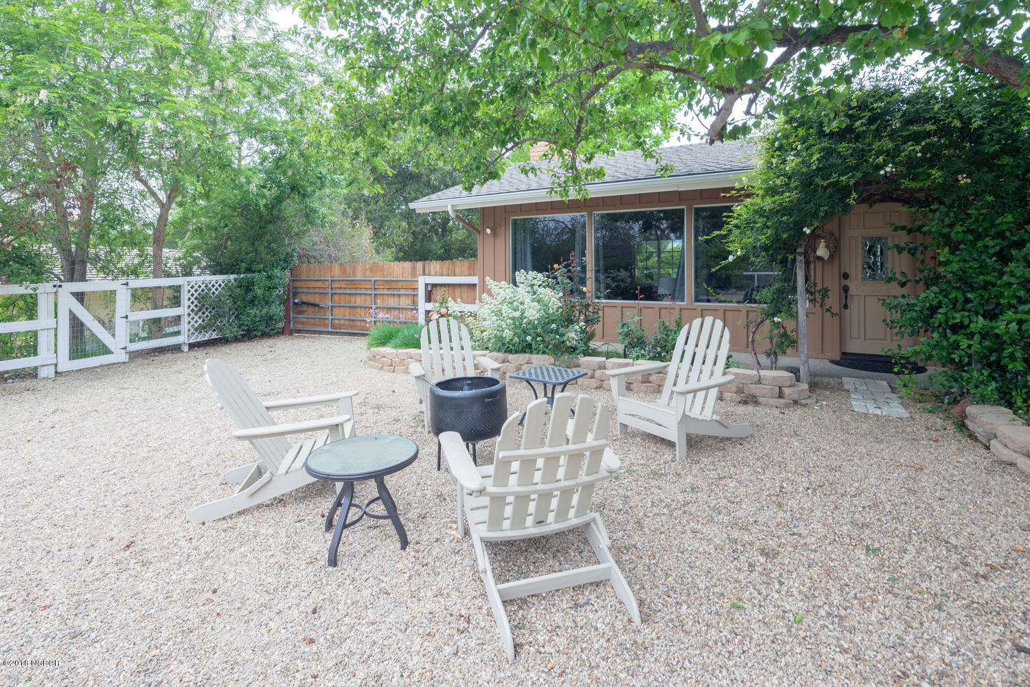 2698 Quail Valley Road Solvang, CA 93463 - Photo 36 of 40 Quaint Sitting Area