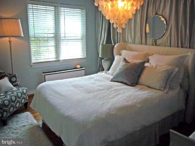 201 East Glebe Road, Unit 6201C Alexandria, VA 22305 - Photo 13 of 23 Master Bedroom