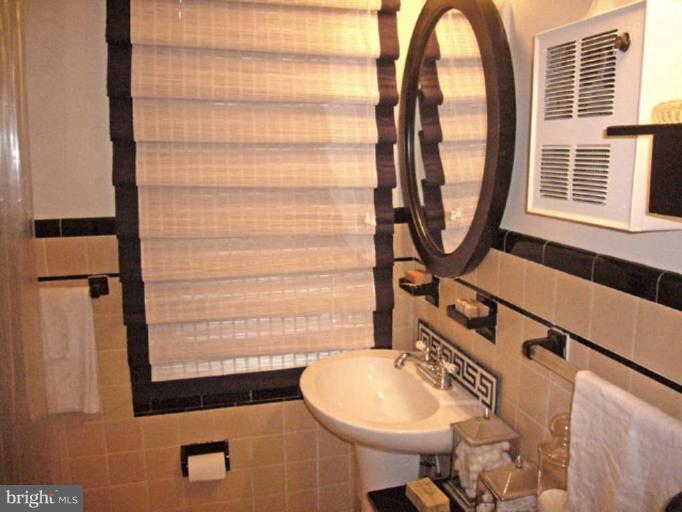 201 East Glebe Road, Unit 6201C Alexandria, VA 22305 - Photo 20 of 23 Bath #1