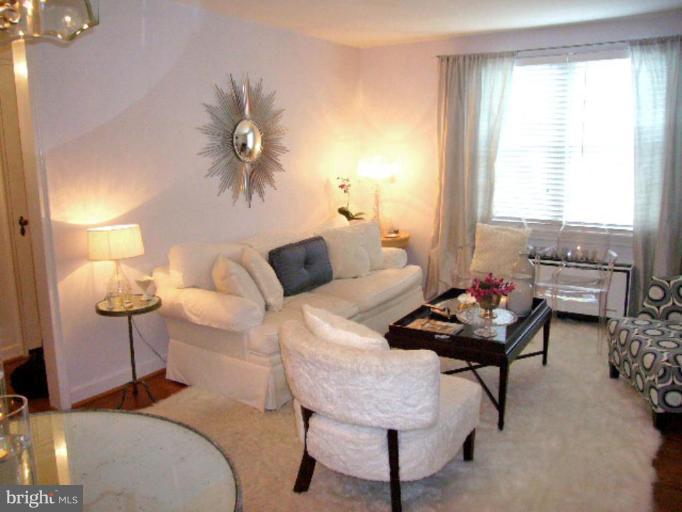 201 East Glebe Road, Unit 6201C Alexandria, VA 22305 - Photo 3 of 23 Dining Area