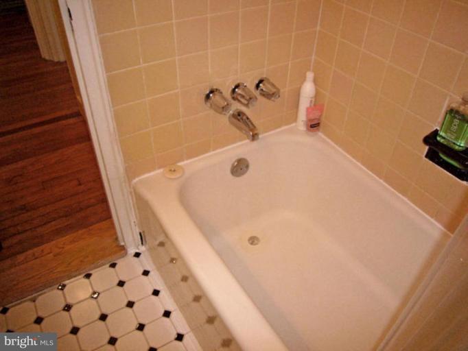 201 East Glebe Road, Unit 6201C Alexandria, VA 22305 - Photo 21 of 23 Bath #2