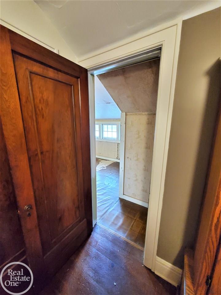 15713 Charles R Avenue Eastpointe, MI 48021 - Photo 46 of 65 50057999-46.JPG