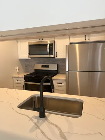 $2,600 | 1146 Regency Drive, Schaumburg, IL 60193