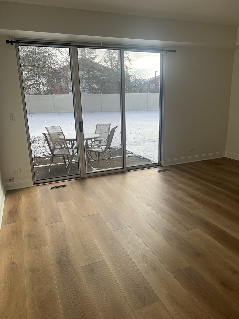 1146 Regency Drive Schaumburg, IL 60193 - Photo 4 of 8