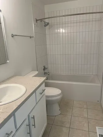 $2,600 | 1146 Regency Drive, Schaumburg, IL 60193