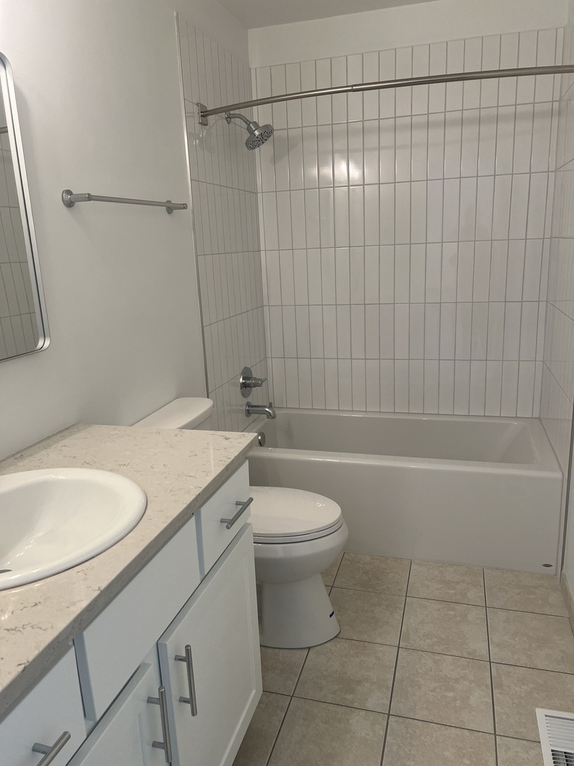 1146 Regency Drive Schaumburg, IL 60193 - Photo 6 of 8