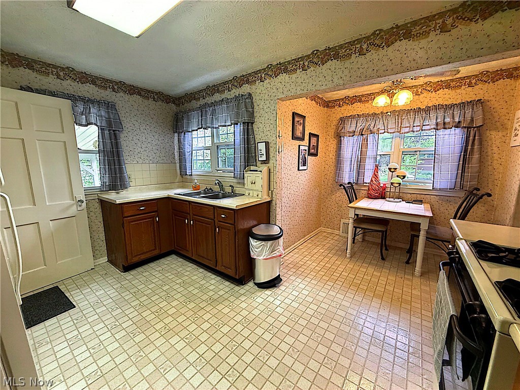 1502 Slusser Road Akron, OH 44305 - Photo 5 of 26 Gallery Image 5