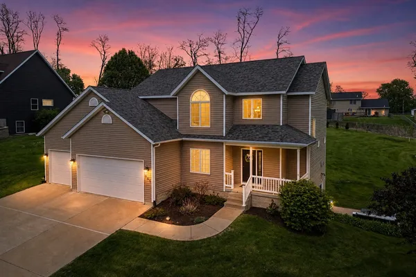 $500,000 | 609 North 5th Street, Le Claire, IA 52753