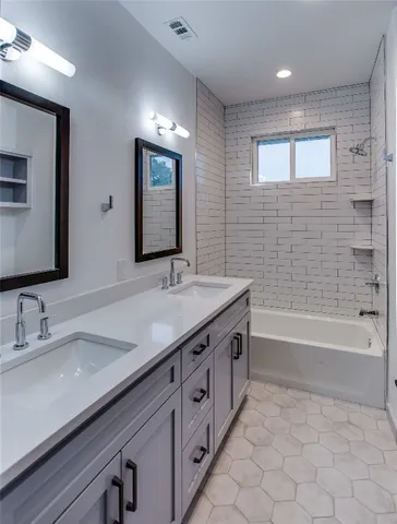 $599,900 | 21907 Shotts Drive, Spicewood, TX 78669