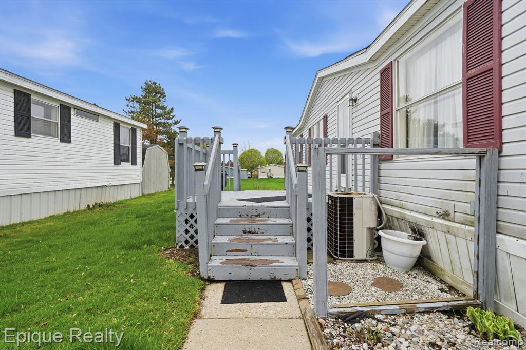 135 Hunters Rill Lapeer, MI 48446 - Photo 4 of 25
