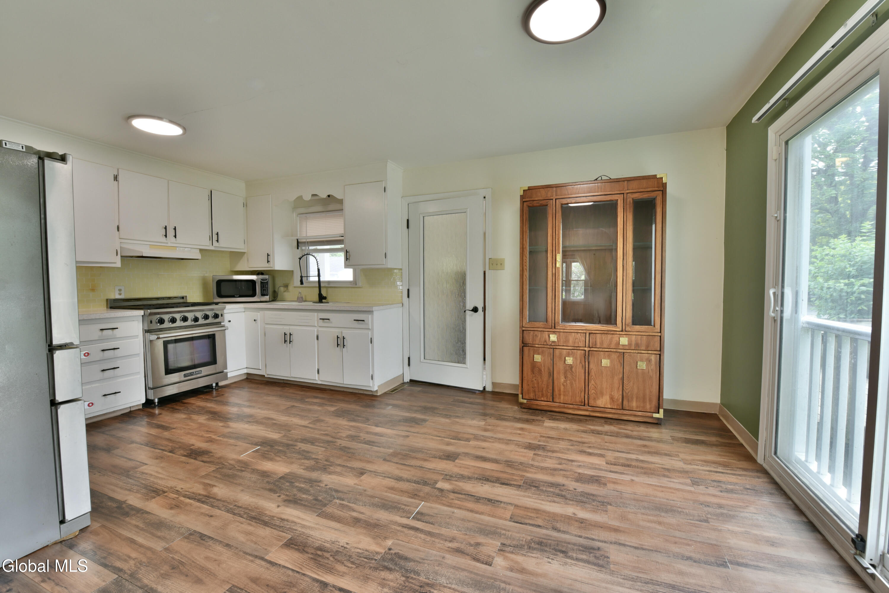1702 Lenox Road Schenectady, NY 12308 - Photo 14 of 64 14