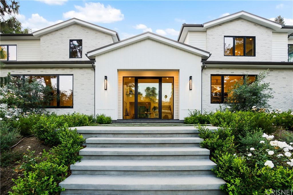 6051 Spring Valley Road Hidden Hills, CA 91302 - Photo 2 of 43