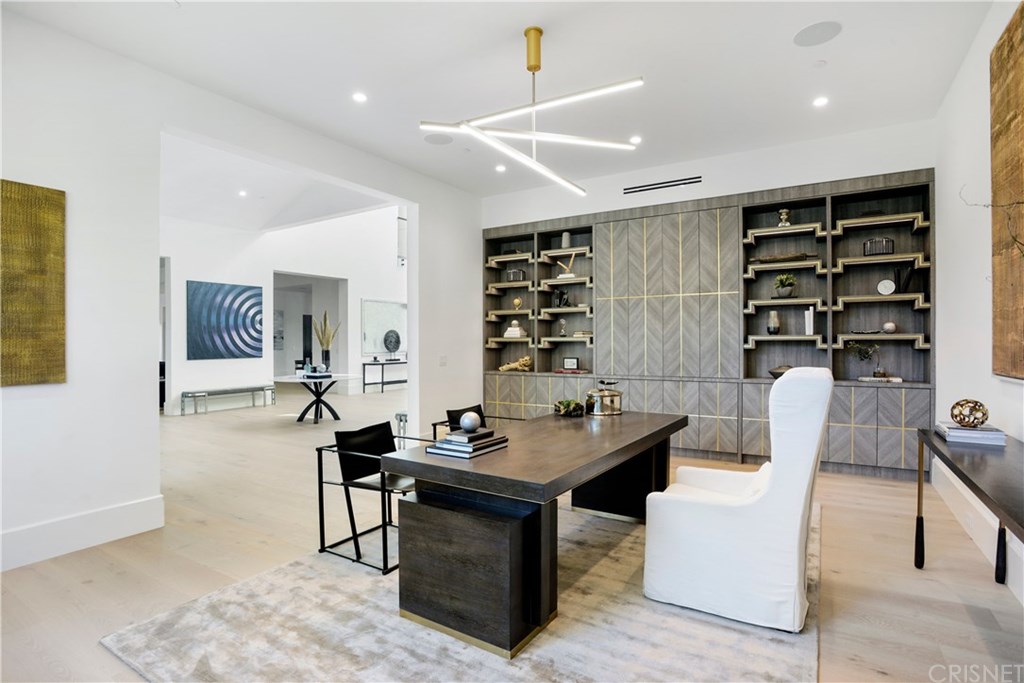 6051 Spring Valley Road Hidden Hills, CA 91302 - Photo 16 of 43