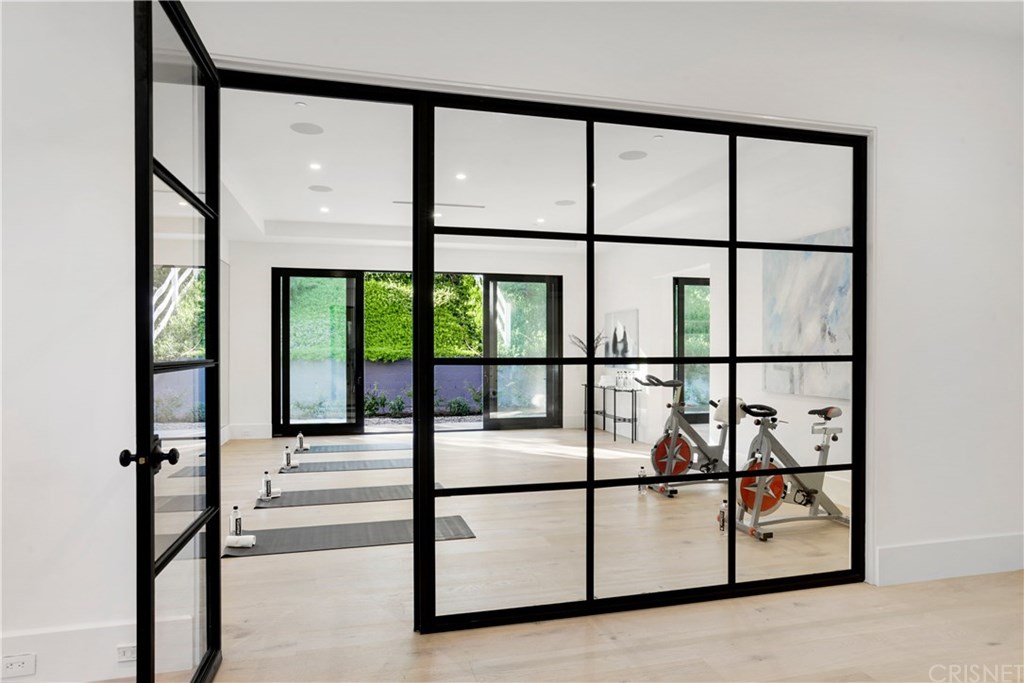 6051 Spring Valley Road Hidden Hills, CA 91302 - Photo 17 of 43