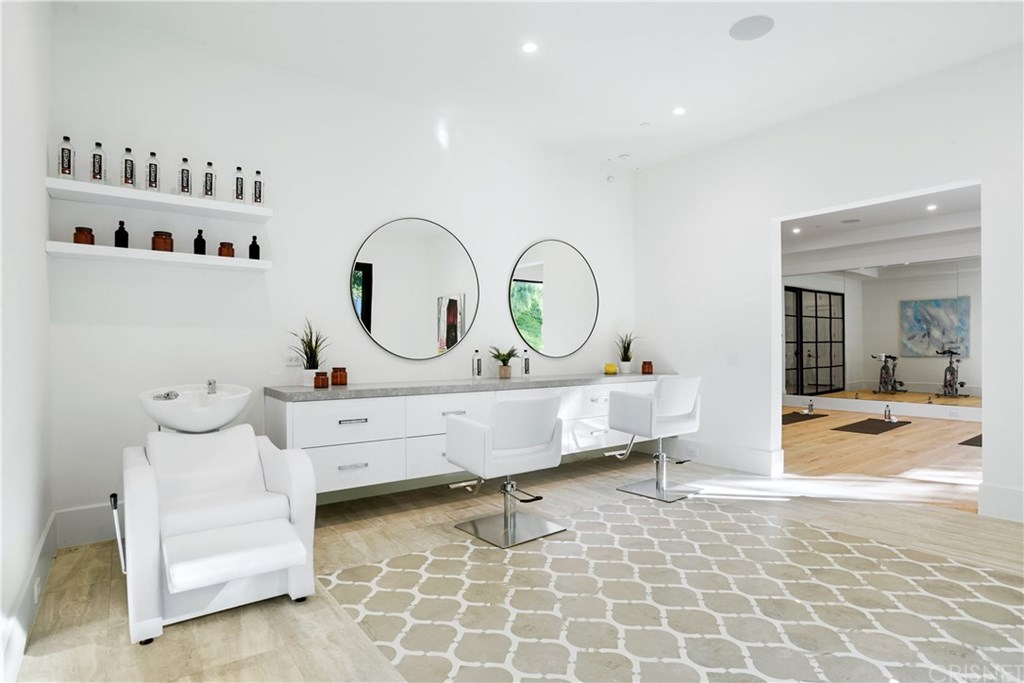 6051 Spring Valley Road Hidden Hills, CA 91302 - Photo 19 of 43