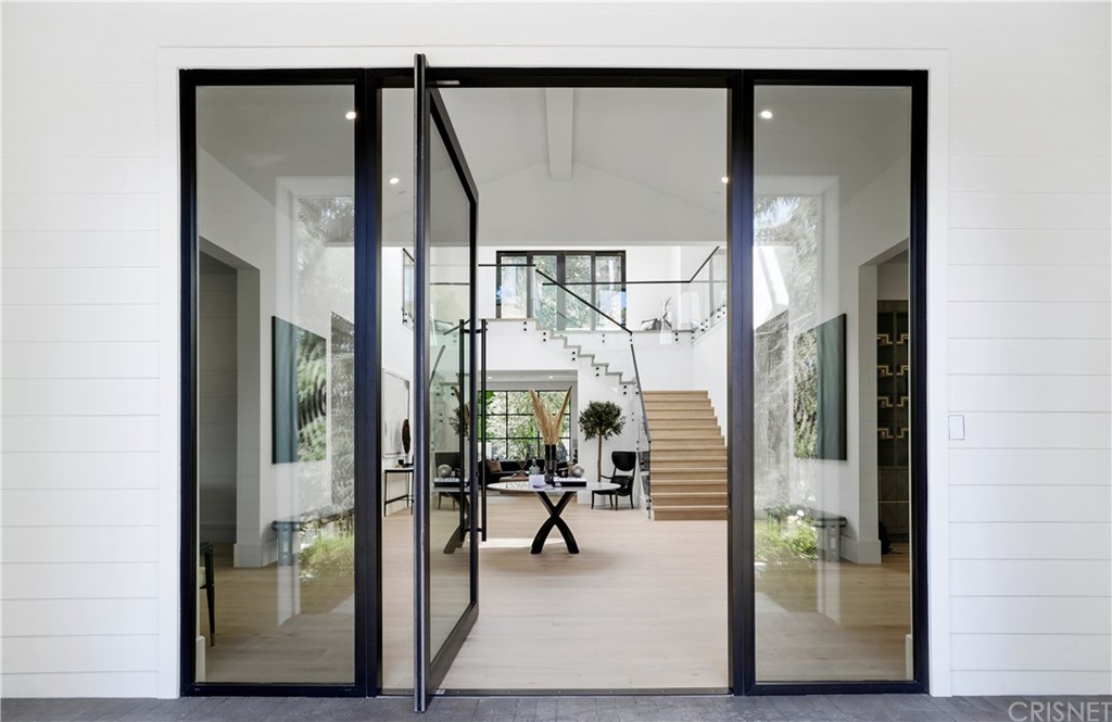 6051 Spring Valley Road Hidden Hills, CA 91302 - Photo 3 of 43