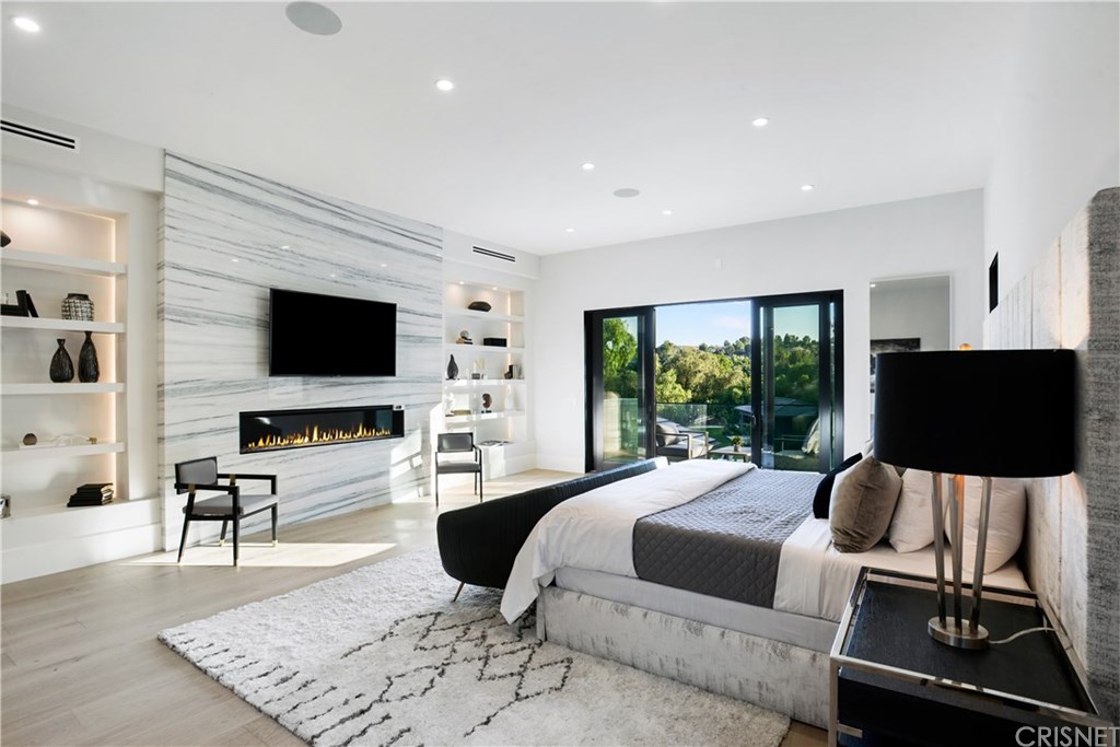 6051 Spring Valley Road Hidden Hills, CA 91302 - Photo 22 of 43