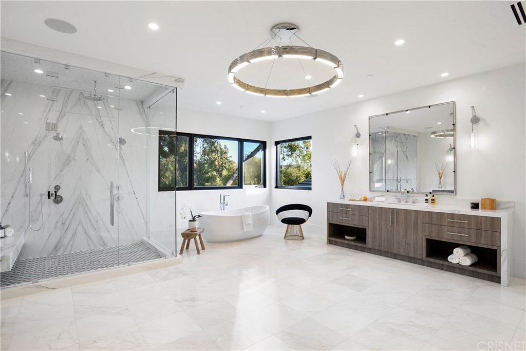 6051 Spring Valley Road Hidden Hills, CA 91302 - Photo 23 of 43