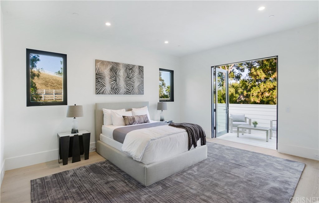 6051 Spring Valley Road Hidden Hills, CA 91302 - Photo 25 of 43