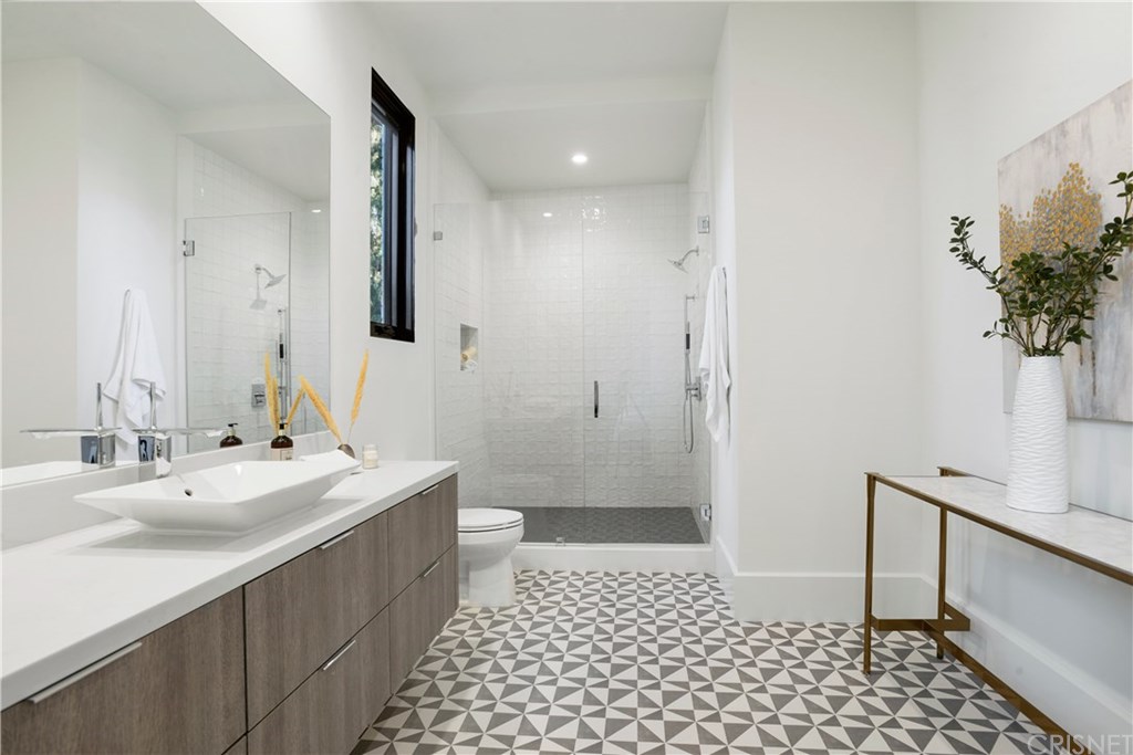 6051 Spring Valley Road Hidden Hills, CA 91302 - Photo 26 of 43