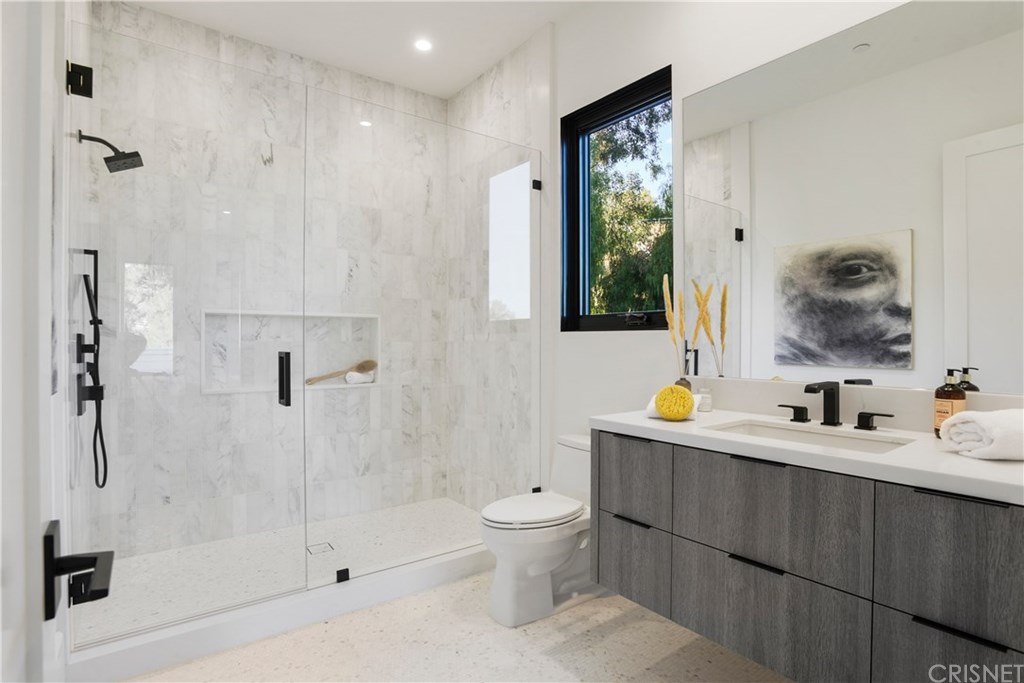 6051 Spring Valley Road Hidden Hills, CA 91302 - Photo 28 of 43