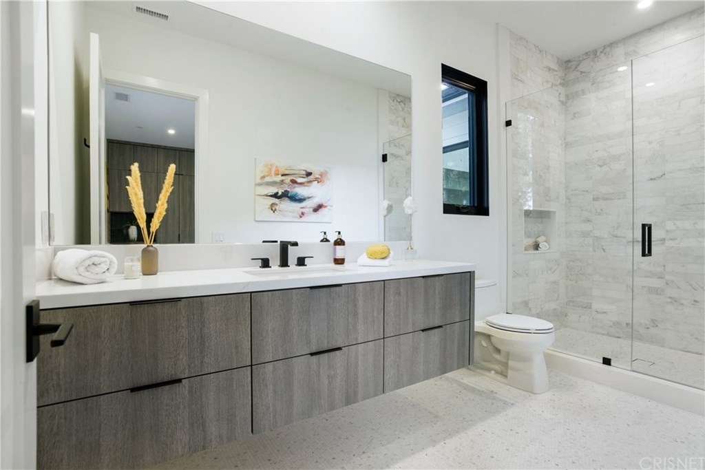 6051 Spring Valley Road Hidden Hills, CA 91302 - Photo 30 of 43