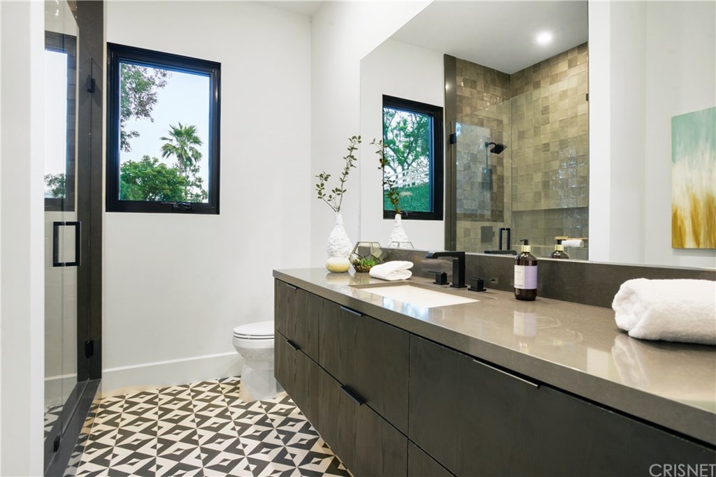 6051 Spring Valley Road Hidden Hills, CA 91302 - Photo 32 of 43