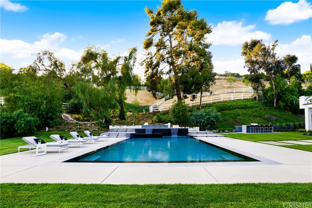 6051 Spring Valley Road Hidden Hills, CA 91302 - Photo 38 of 43