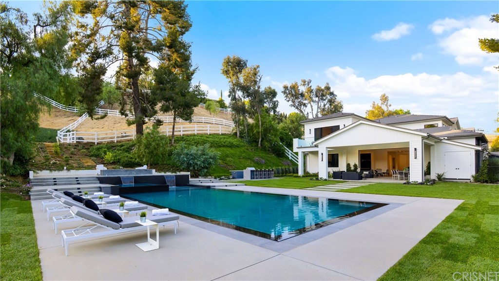 6051 Spring Valley Road Hidden Hills, CA 91302 - Photo 39 of 43