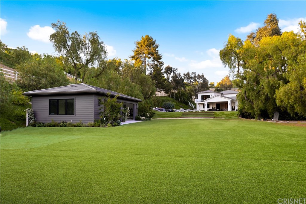 6051 Spring Valley Road Hidden Hills, CA 91302 - Photo 40 of 43