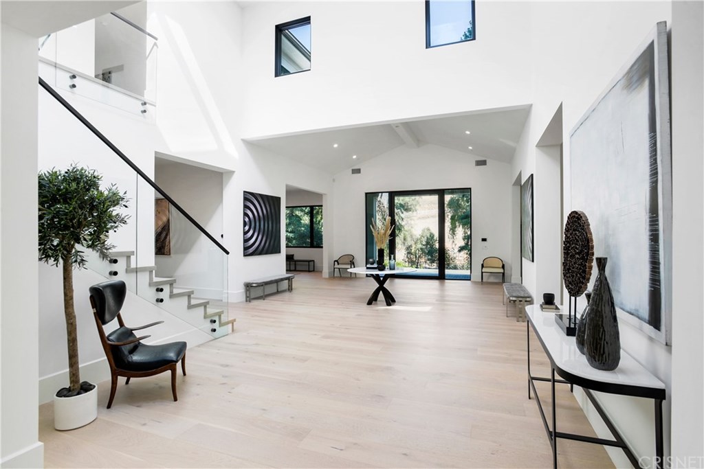 6051 Spring Valley Road Hidden Hills, CA 91302 - Photo 5 of 43