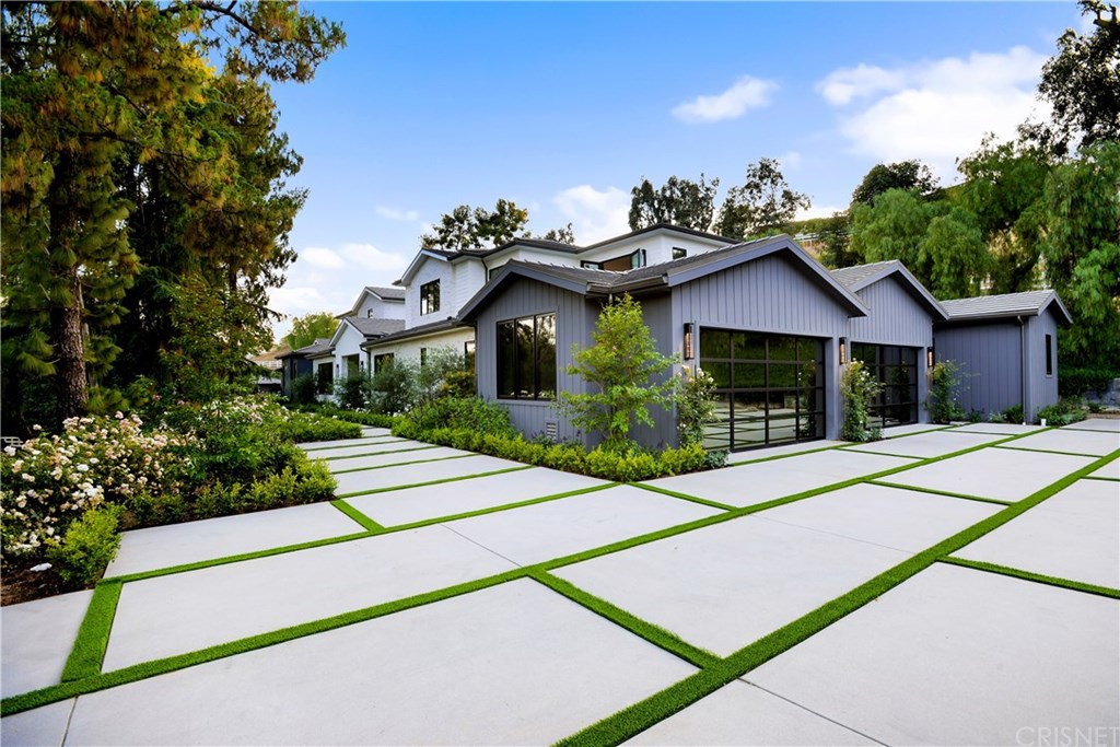 6051 Spring Valley Road Hidden Hills, CA 91302 - Photo 42 of 43