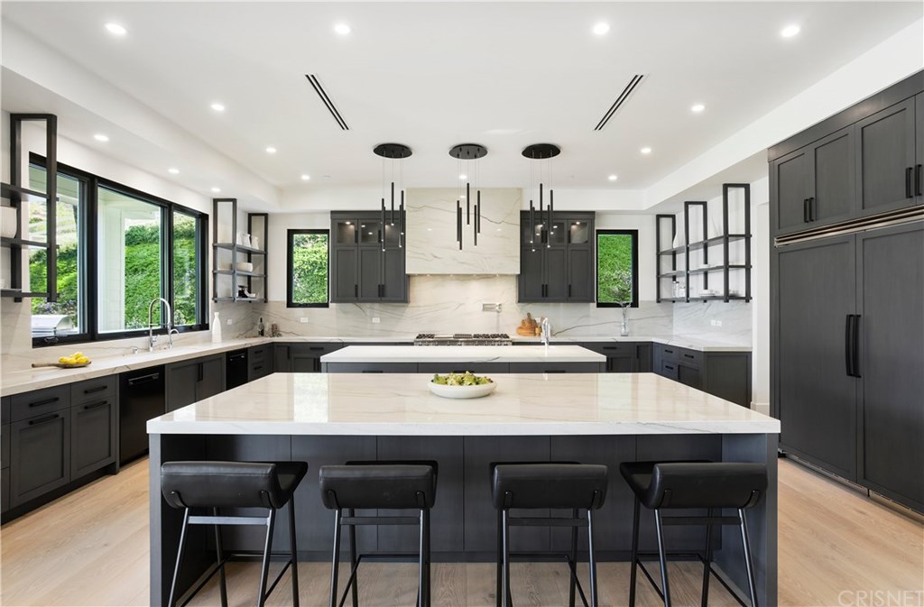 6051 Spring Valley Road Hidden Hills, CA 91302 - Photo 7 of 43