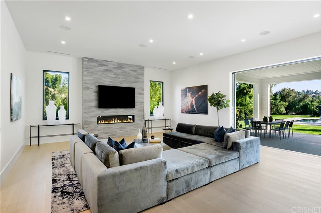 6051 Spring Valley Road Hidden Hills, CA 91302 - Photo 9 of 43