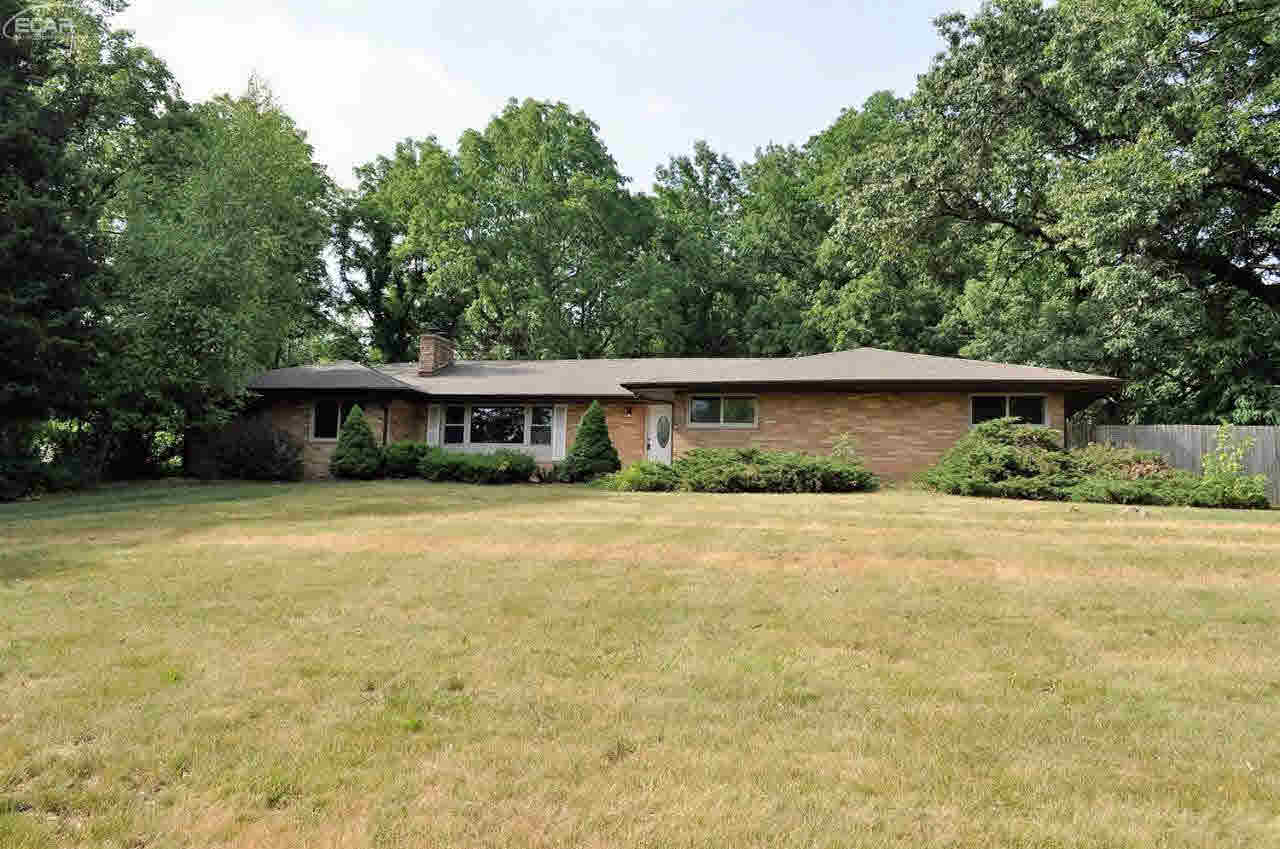 12422 White Lake Road Fenton, MI 48430 - Photo 3 of 47 21246896-2.JPG