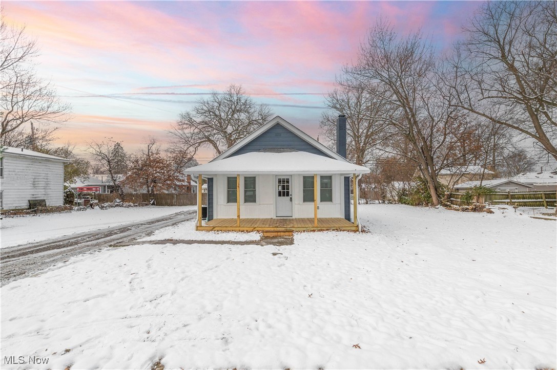218 Roxboro Road Vermilion, OH 44089 - Photo 2 of 50 View of front of home with covered porch
