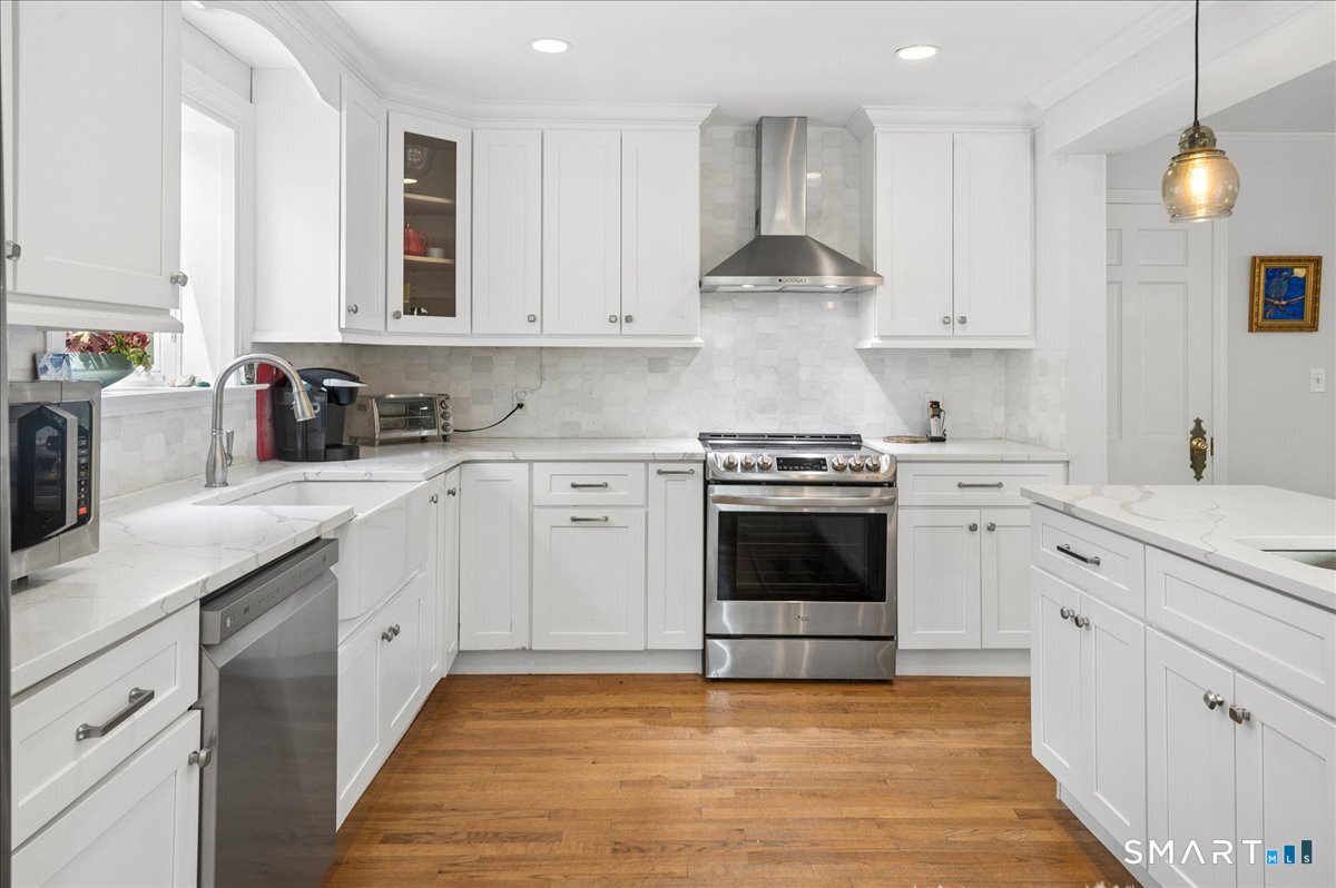 96 Turner Road Stamford, CT 06905 - Photo 14 of 38 Quartz counter tops with stainless steel appliances.