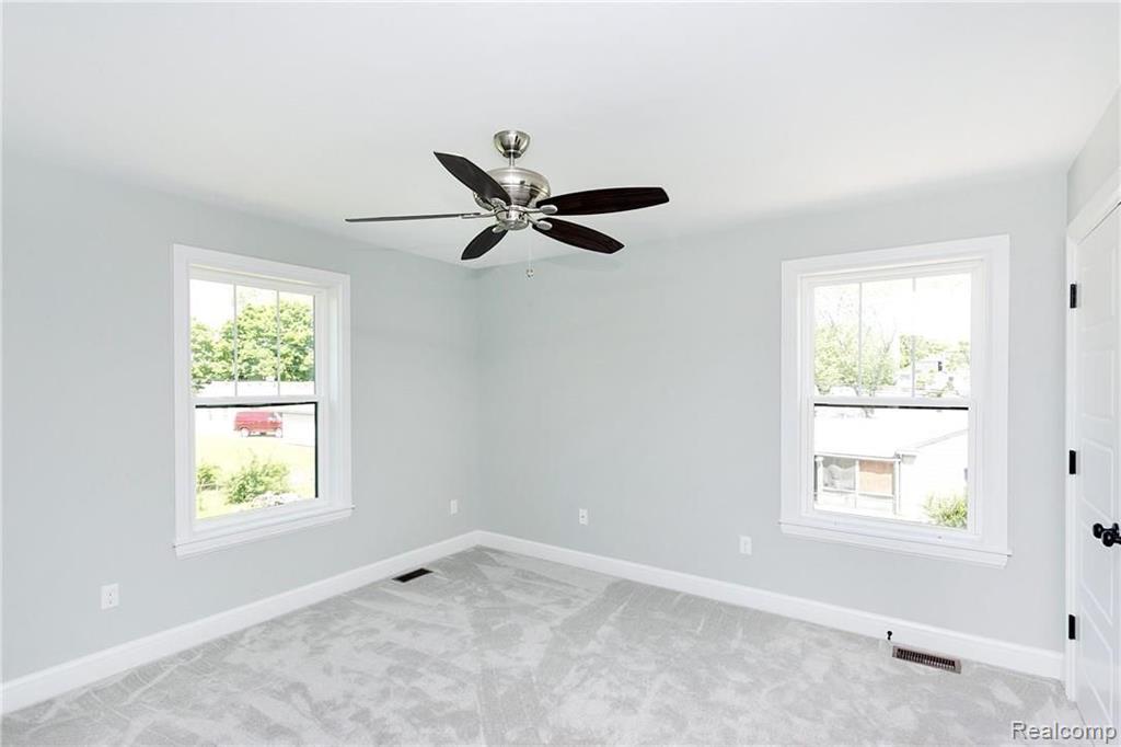 4102 Devon Road Royal Oak, MI 48073 - Photo 25 of 33