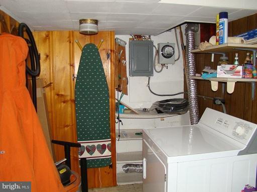 326 Dark Head Road Middle River, MD 21220 - Photo 2 of 22 a utility room with dryer and washer