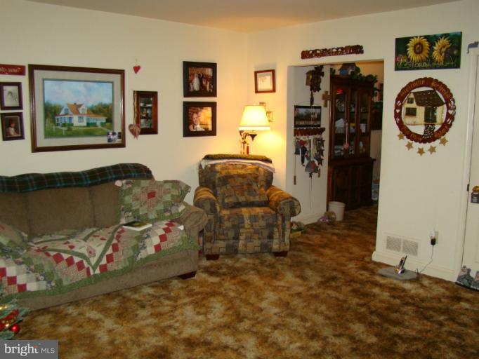 326 Dark Head Road Middle River, MD 21220 - Photo 15 of 22 a living room with furniture