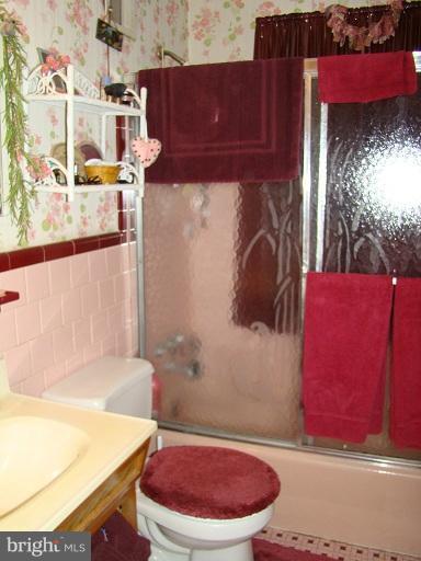 326 Dark Head Road Middle River, MD 21220 - Photo 7 of 22 a bathroom with a toilet and a shower