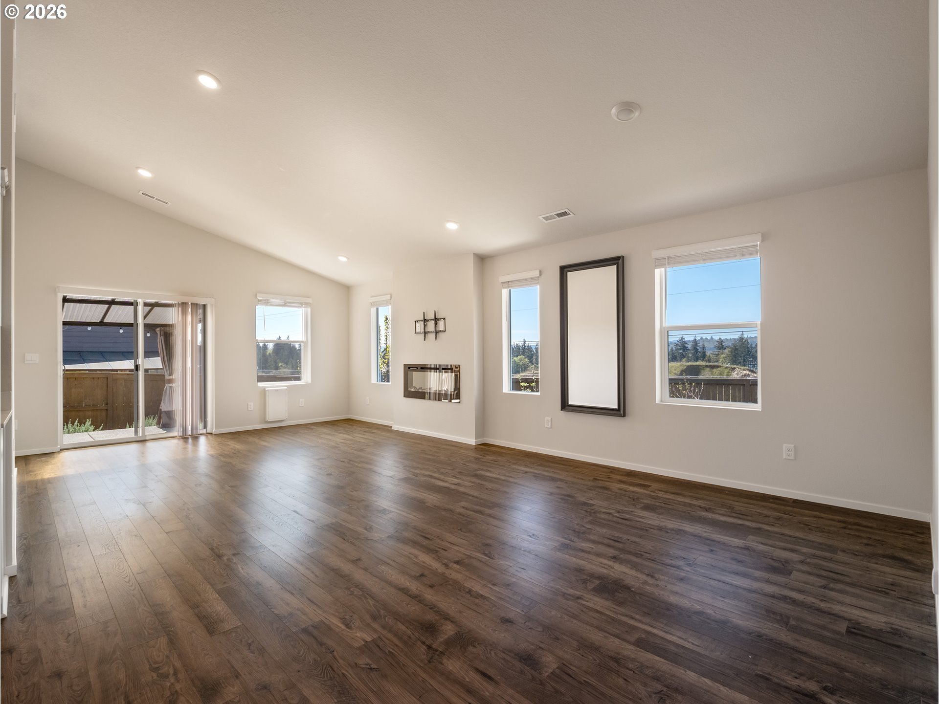 103 Quartz Way Kalama, WA 98625 - Photo 7 of 28 Living Room/Dining Room