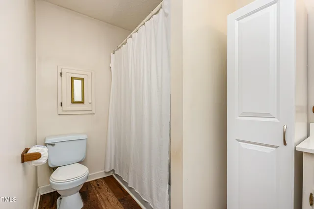 a bathroom with a toilet